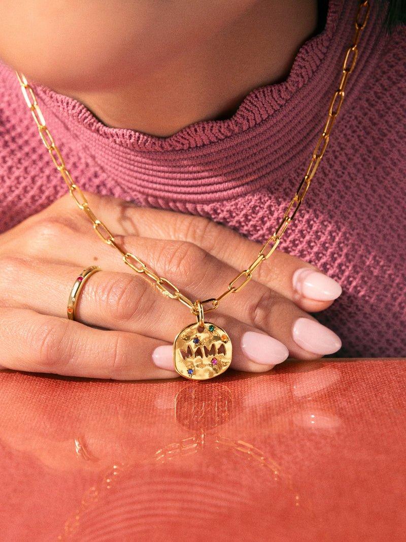 Mamá Charm, vergoldet