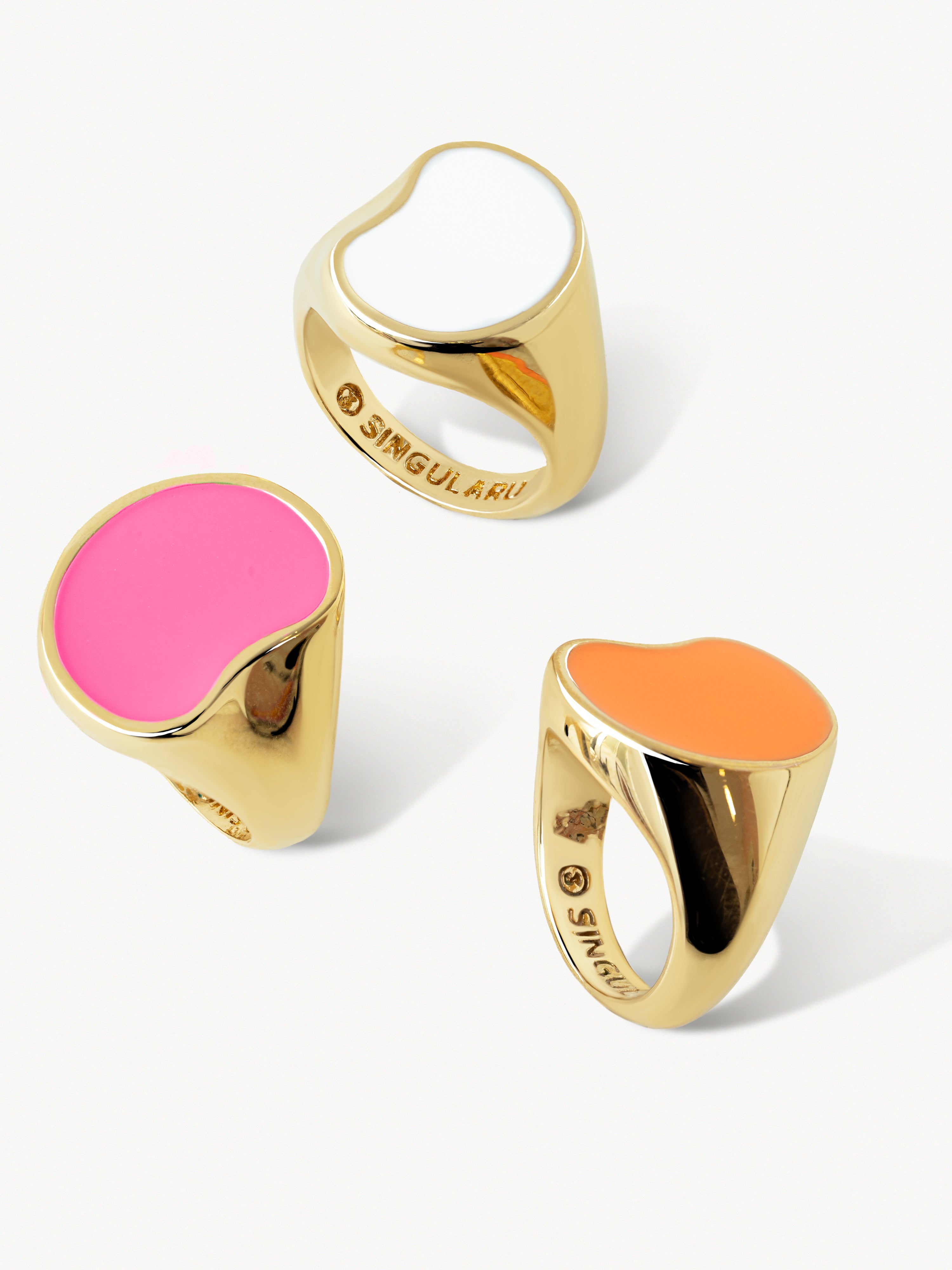 Anillo Signet Bean Neon Pink Enamel Baño Oro