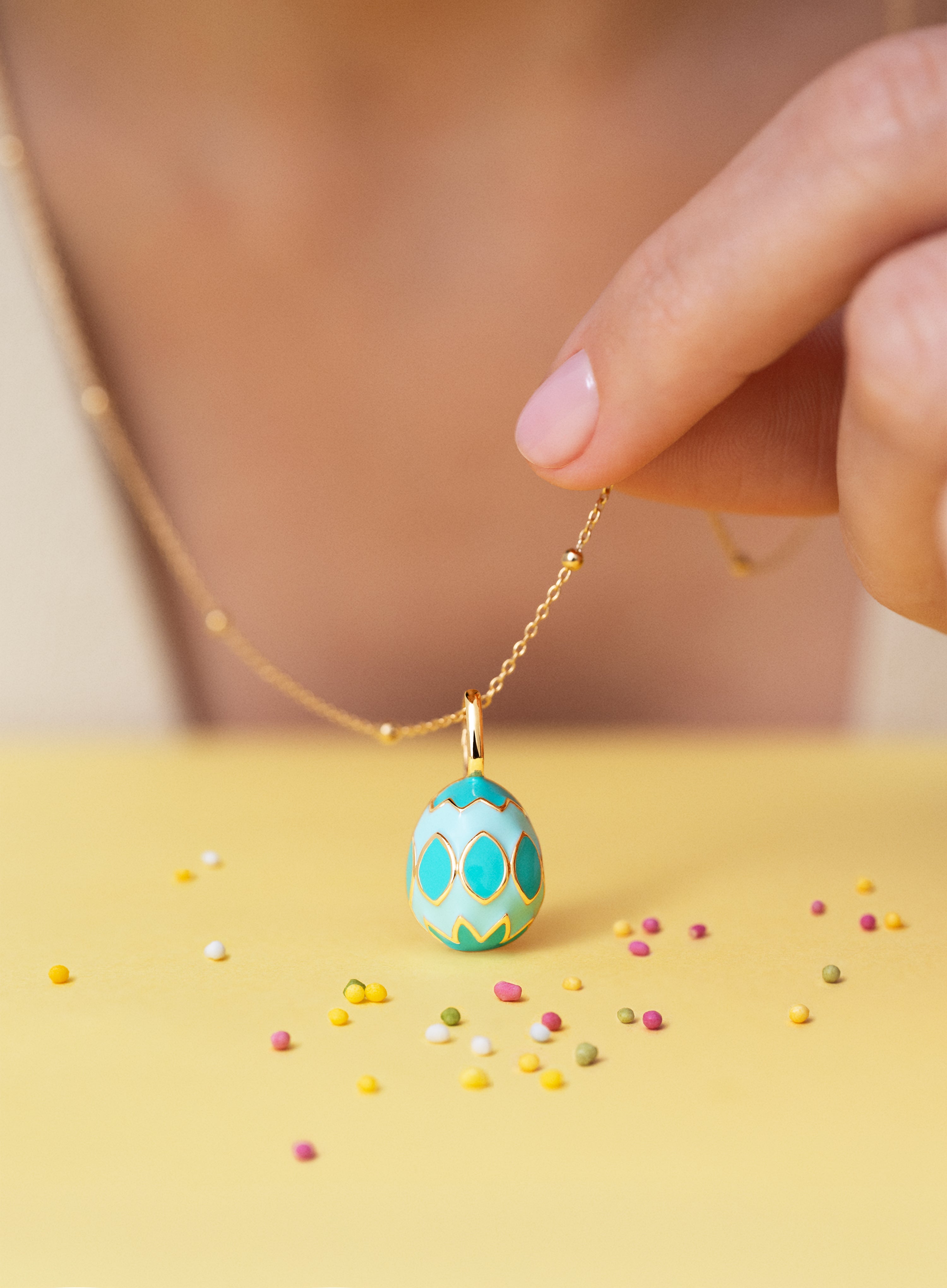 Charm Easter Egg Blue Baño Oro