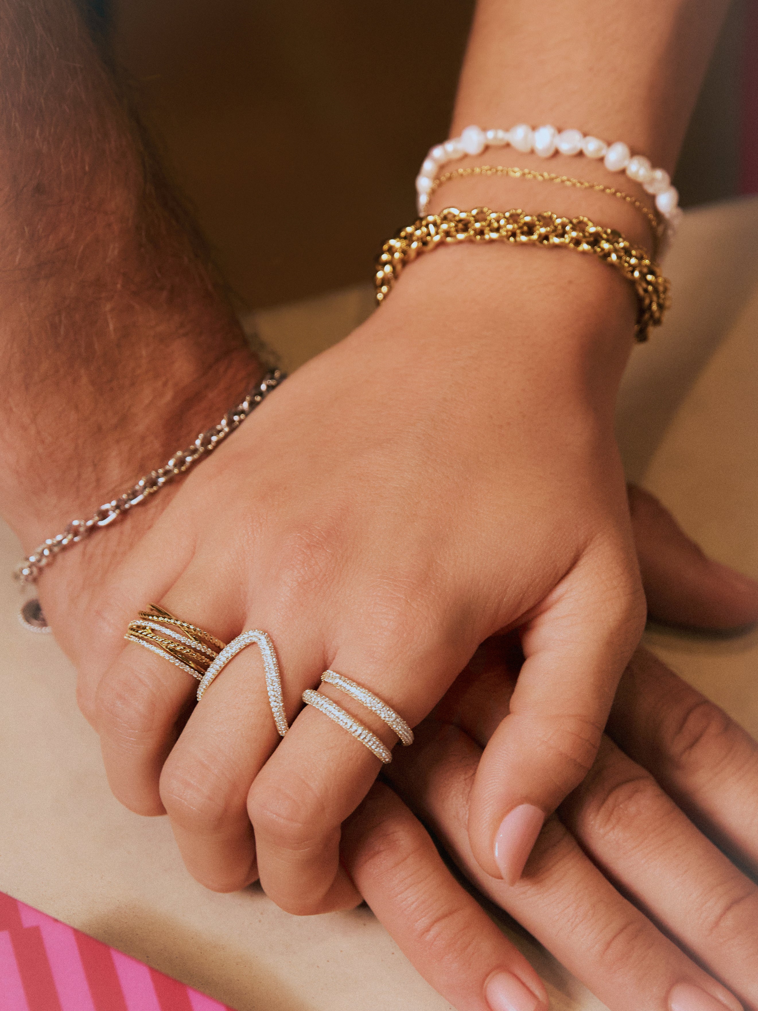 Anillo V Scarlett Baño Oro