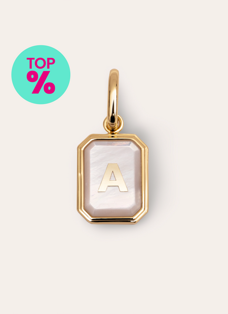 Personalisierter Letter Charm Perlmutt, vergoldet