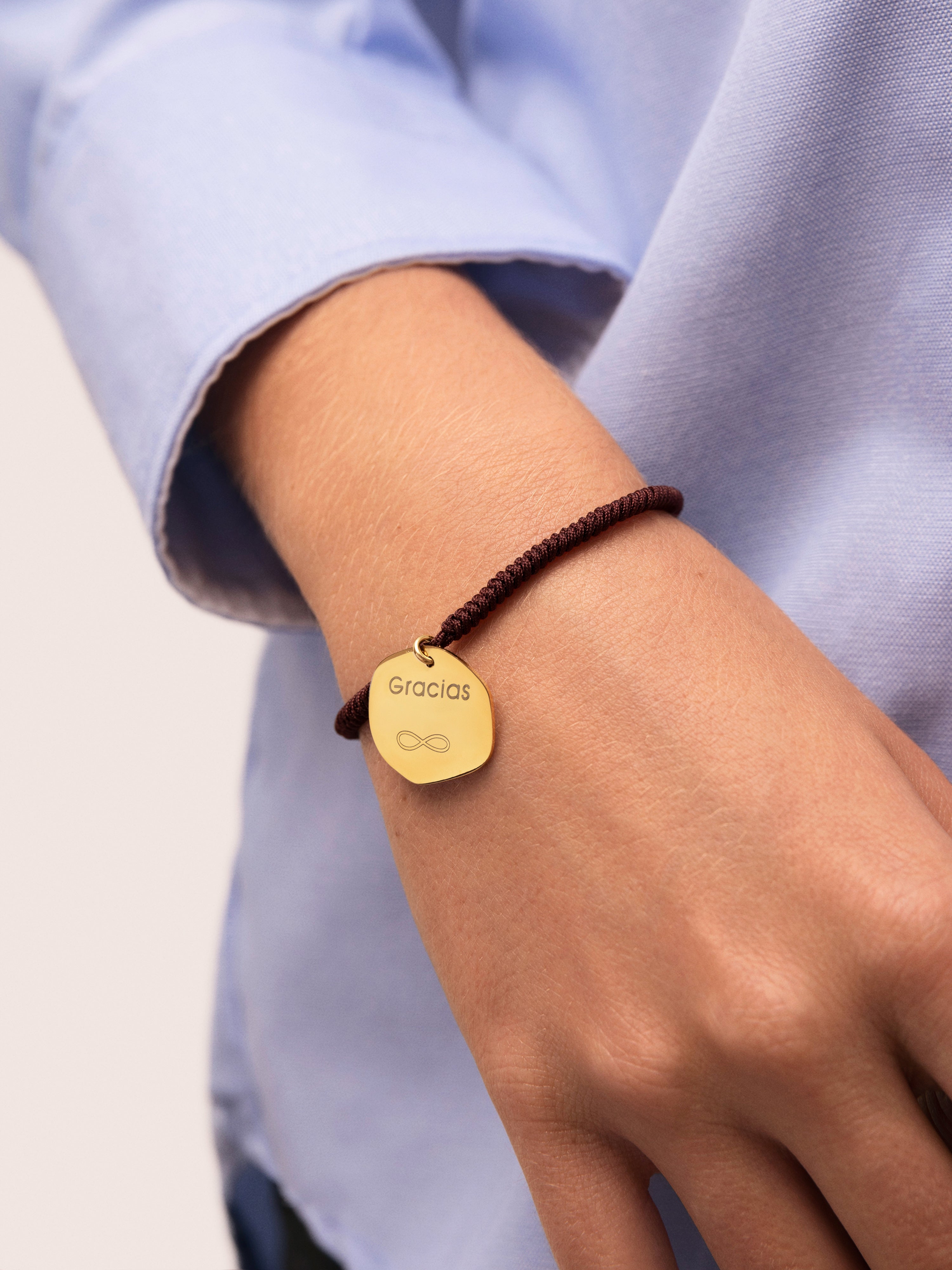 Personalisiertes Medallion Armband Braun, vergoldet