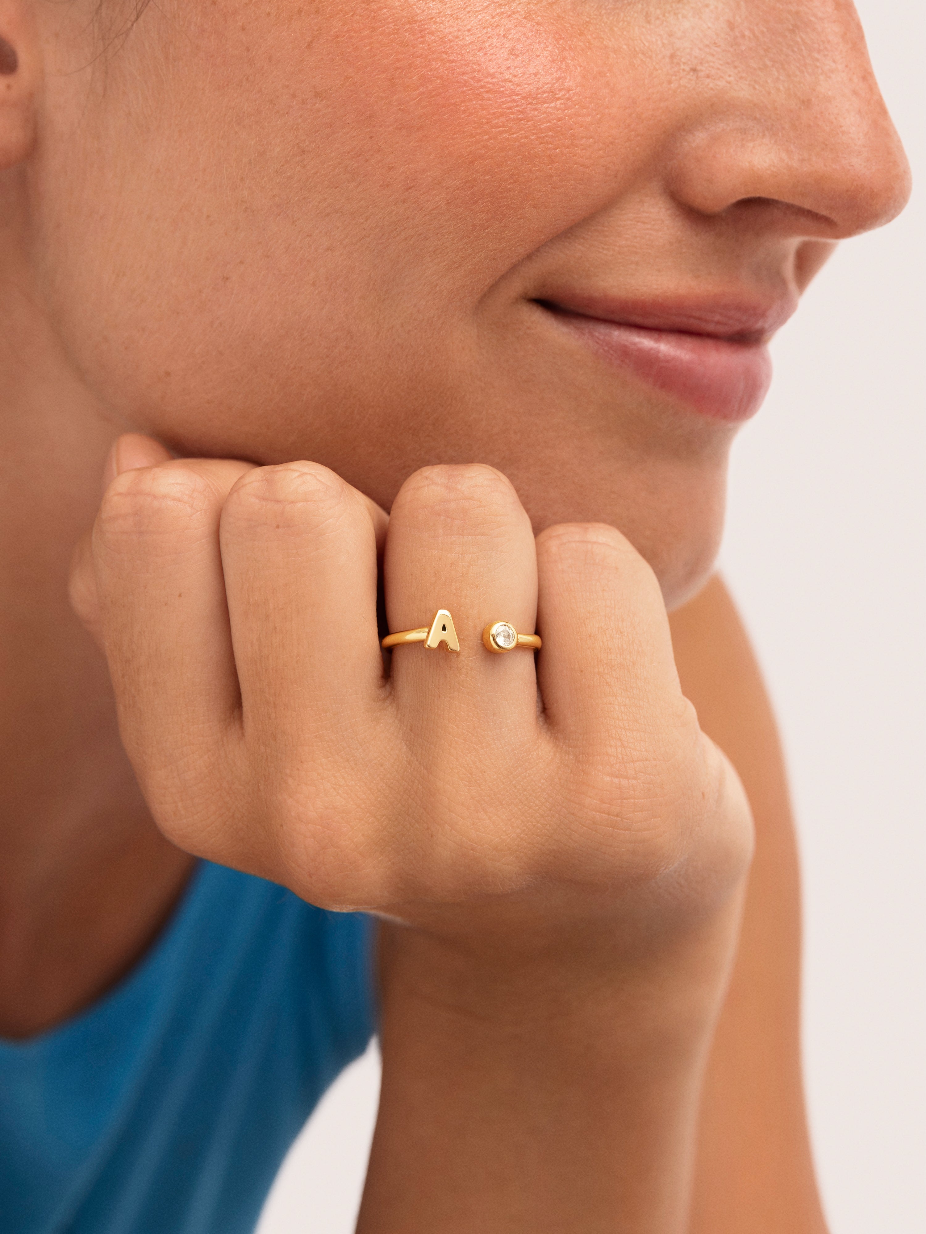 Anillo Personalizado Letter Spark Acero Baño Oro