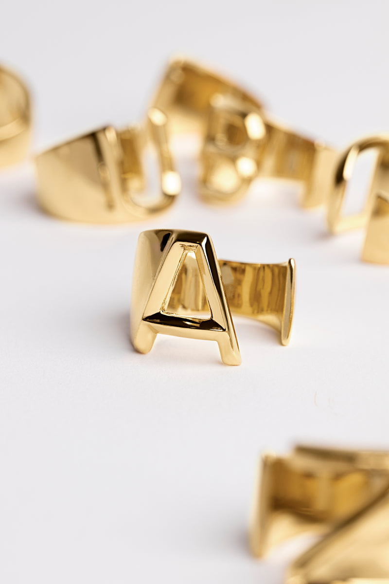 Personalisierter Signet Letter Ring vergoldet