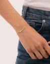 Pulsera Personalizada Carrie Plata Baño Oro - puesto en modelo
