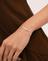 Bracelet Personnalisé Monogramme Argent - puesto en modelo
