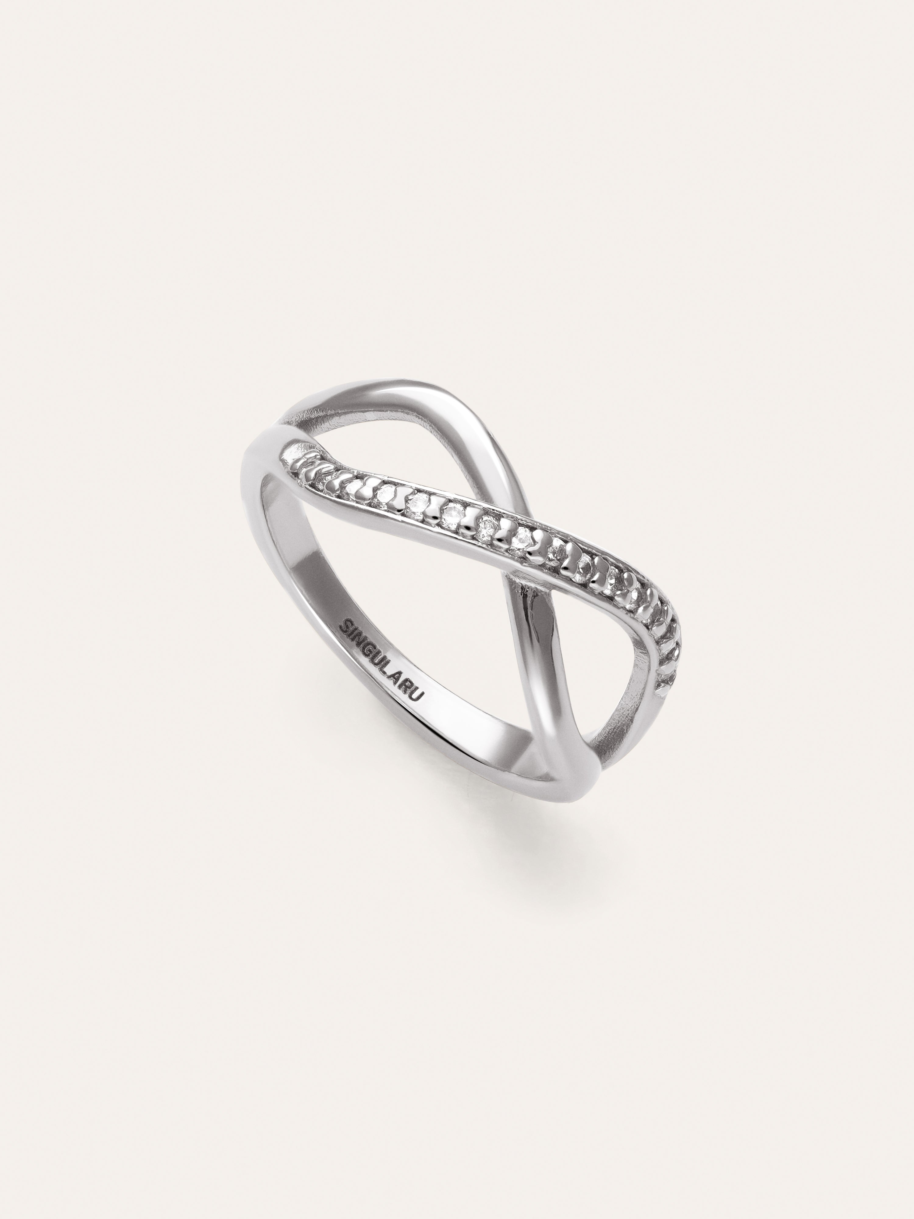 Eterna Sparks Ring