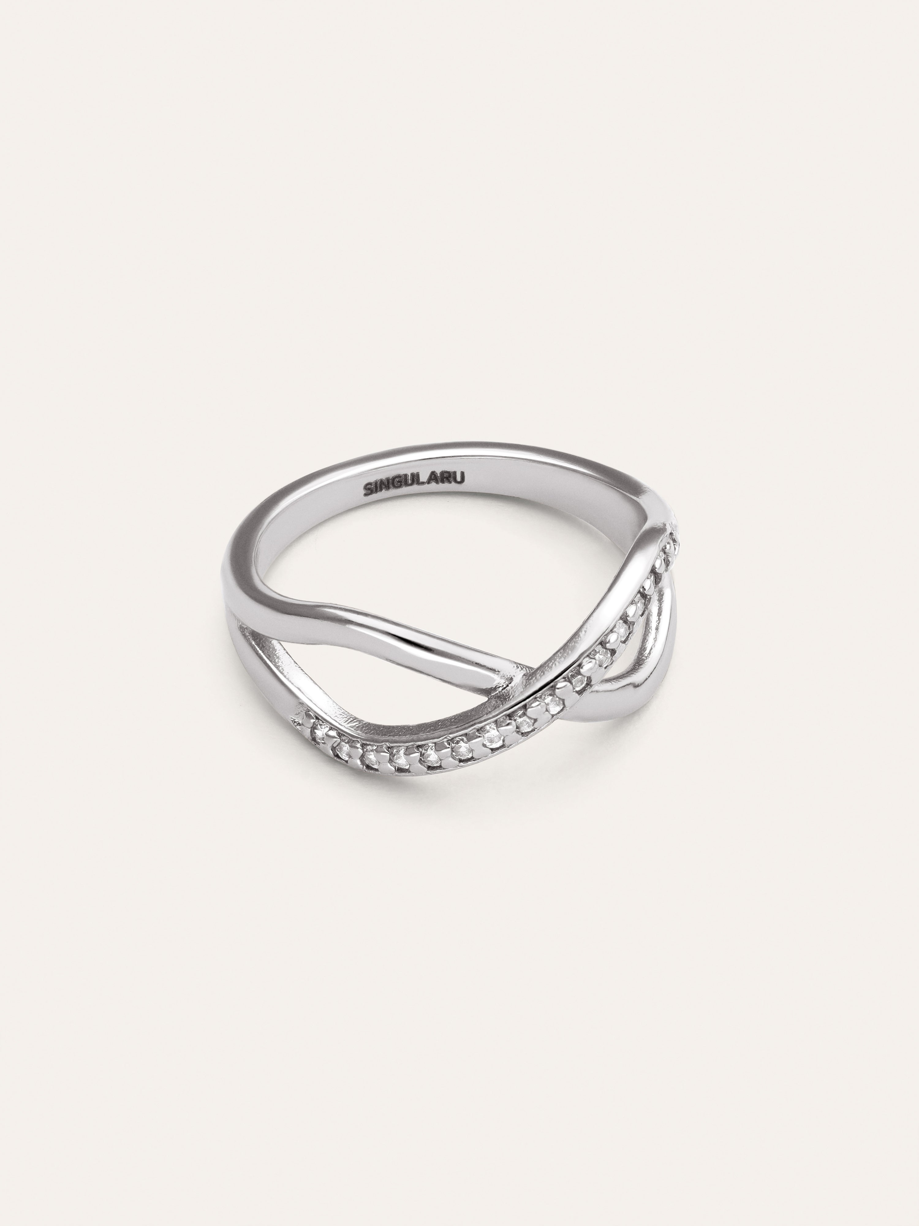 Eterna Sparks Ring