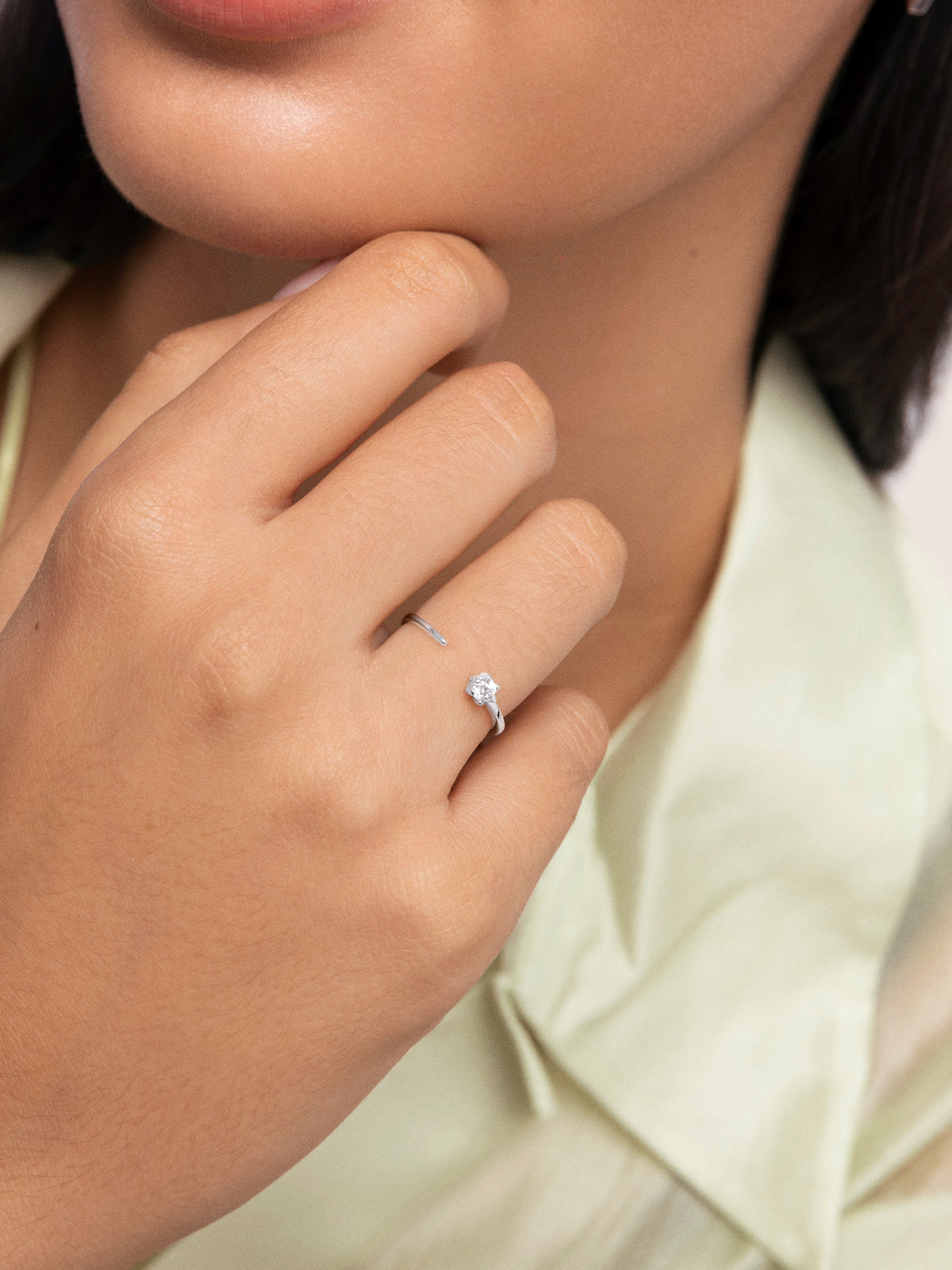Anillo Sophie - puesto en modelo