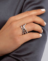 Anillo Trinity Acero - puesto en modelo