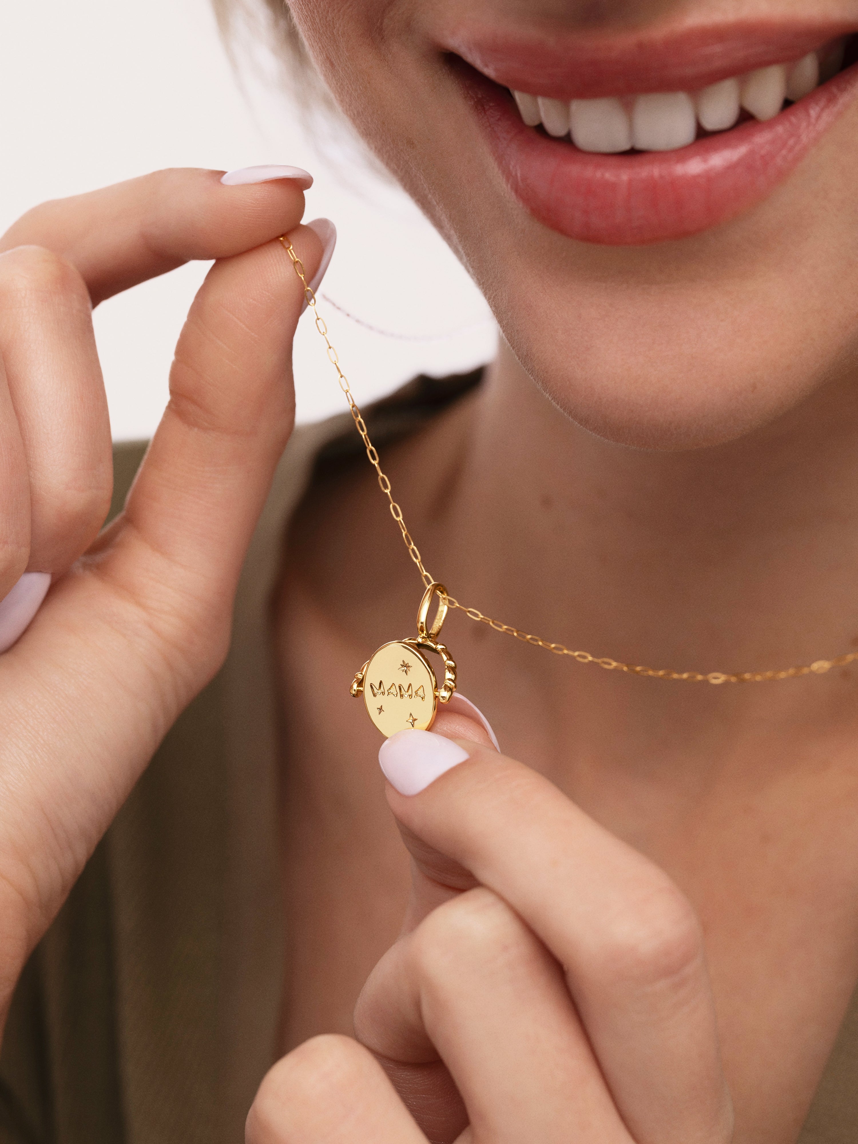 Charm Medallón Doble Mamá Lovely Heart Baño Oro