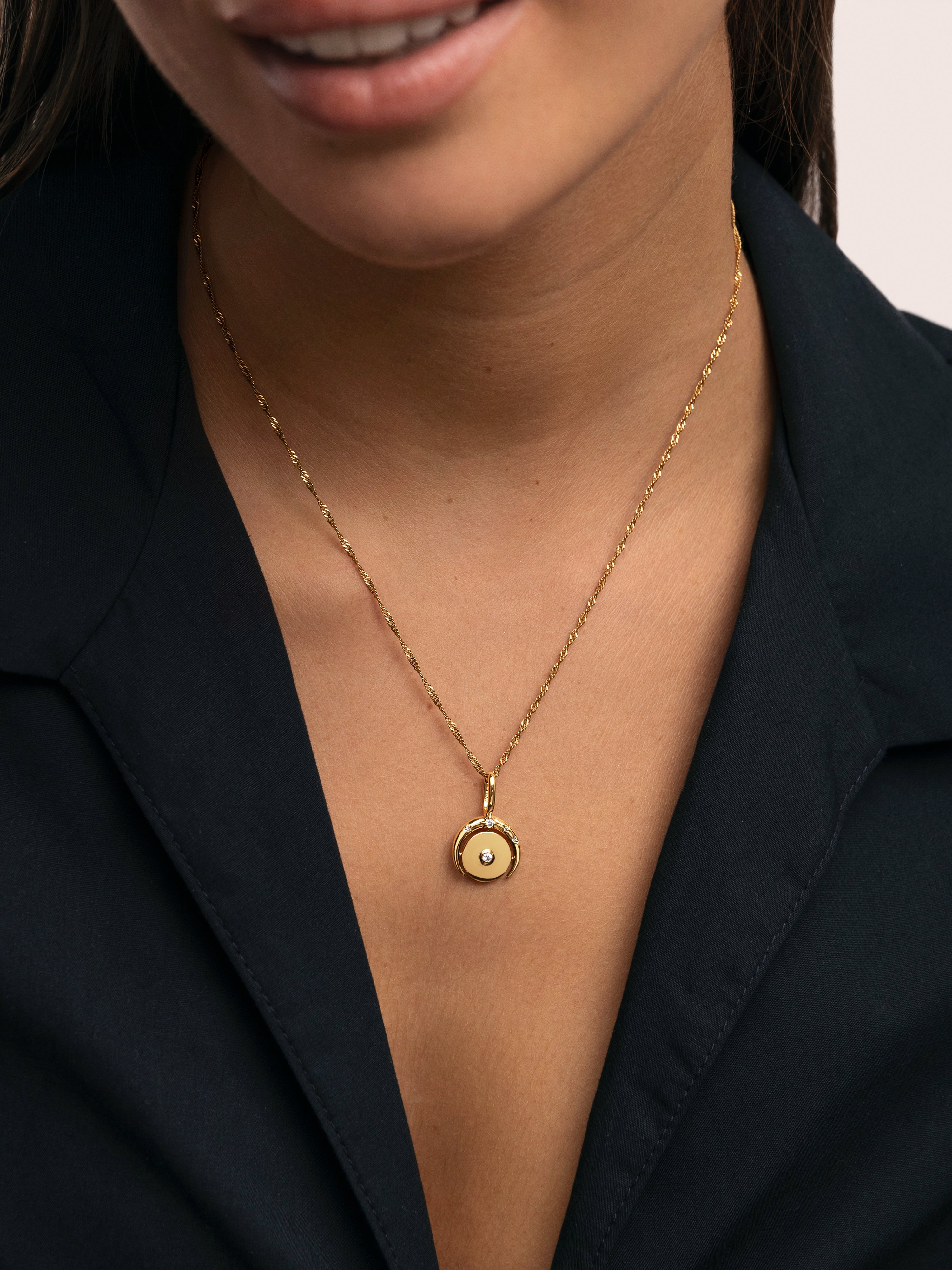 Charm Medallion Moonset Baño Oro