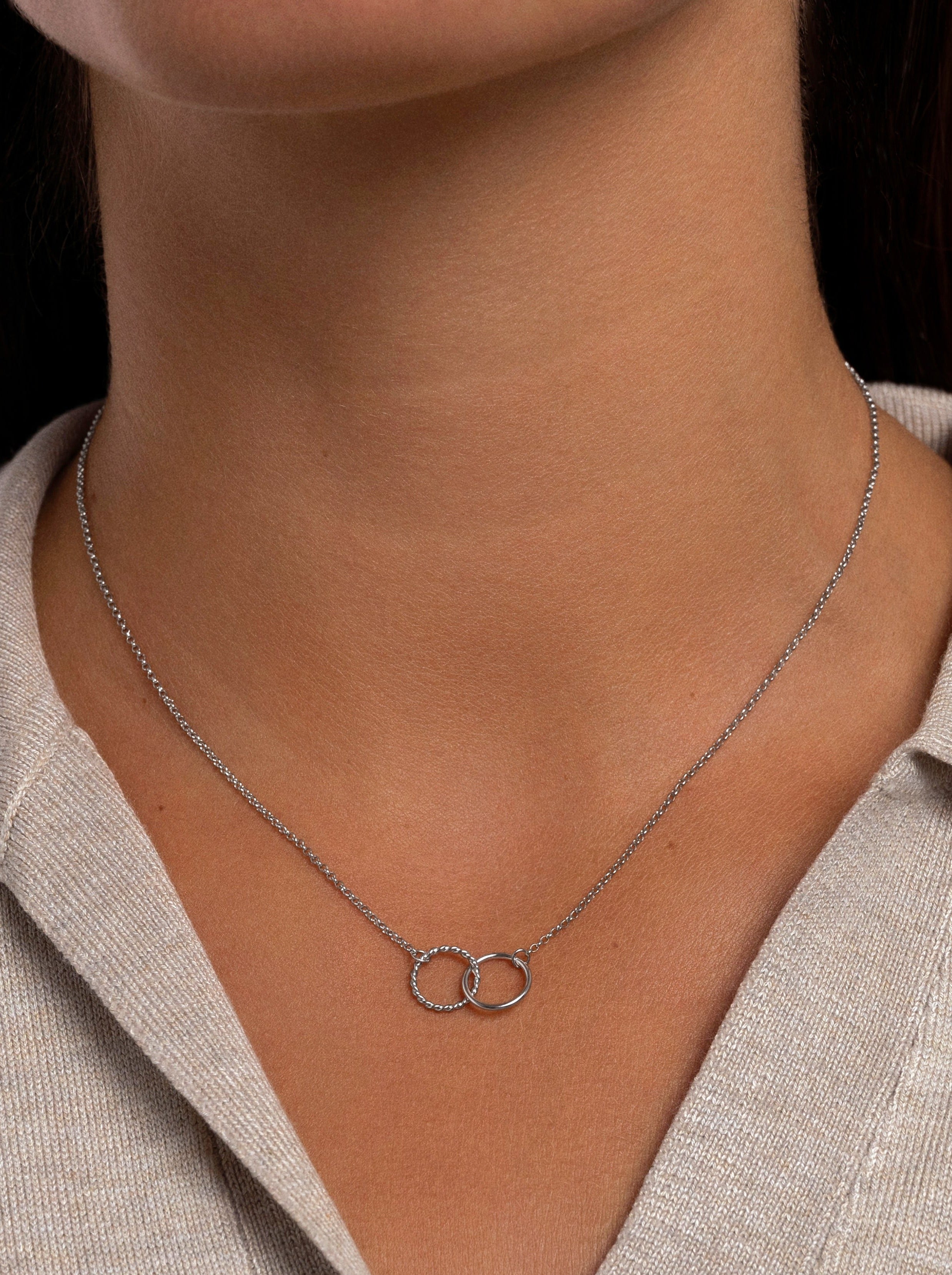 Circles Twist Necklace