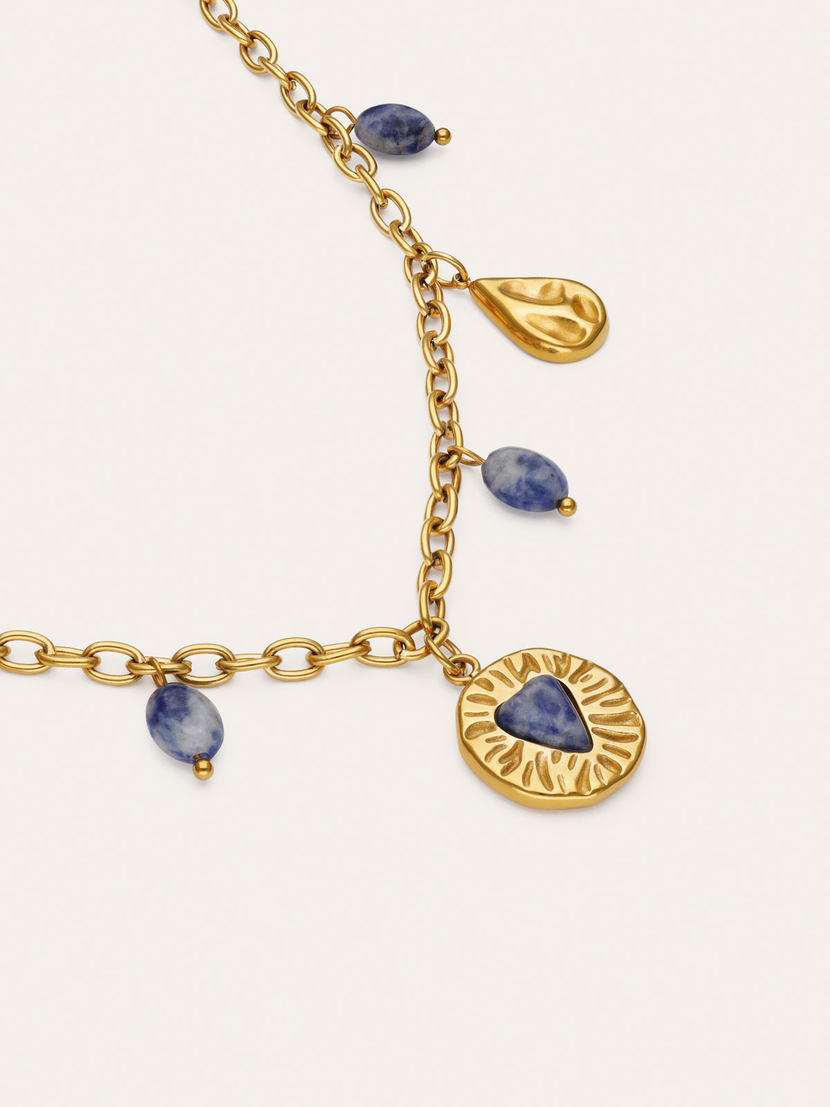Imagen detalle de Colar Multicharms Denim Cianita Aço Banho a Ouro