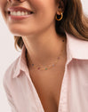 Sophie Colors Steel Necklace Gold Plated - puesto en modelo