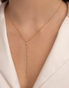 Gold-Plated Stick Y Necklace Sparks - puesto en modelo