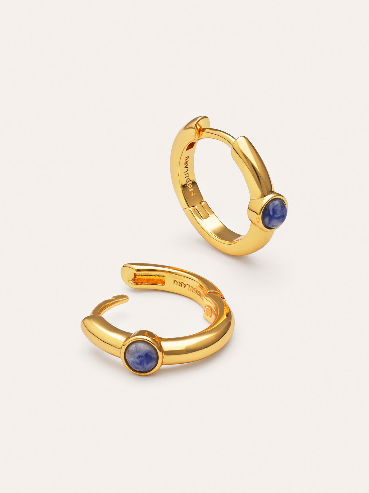 Imagen detalle de Alma Kyanite Gold-Plated Hoop Earrings