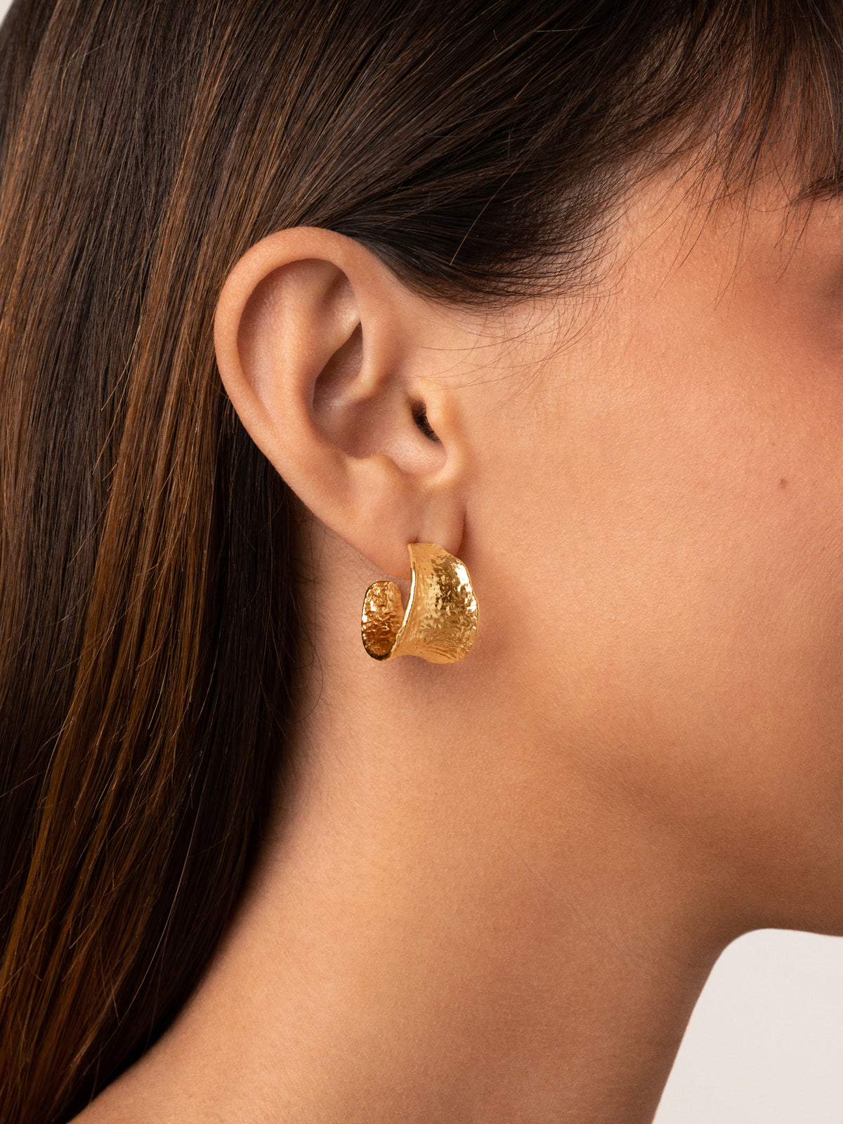 Pendientes Boho Acero Baño Oro - puesto en modelo