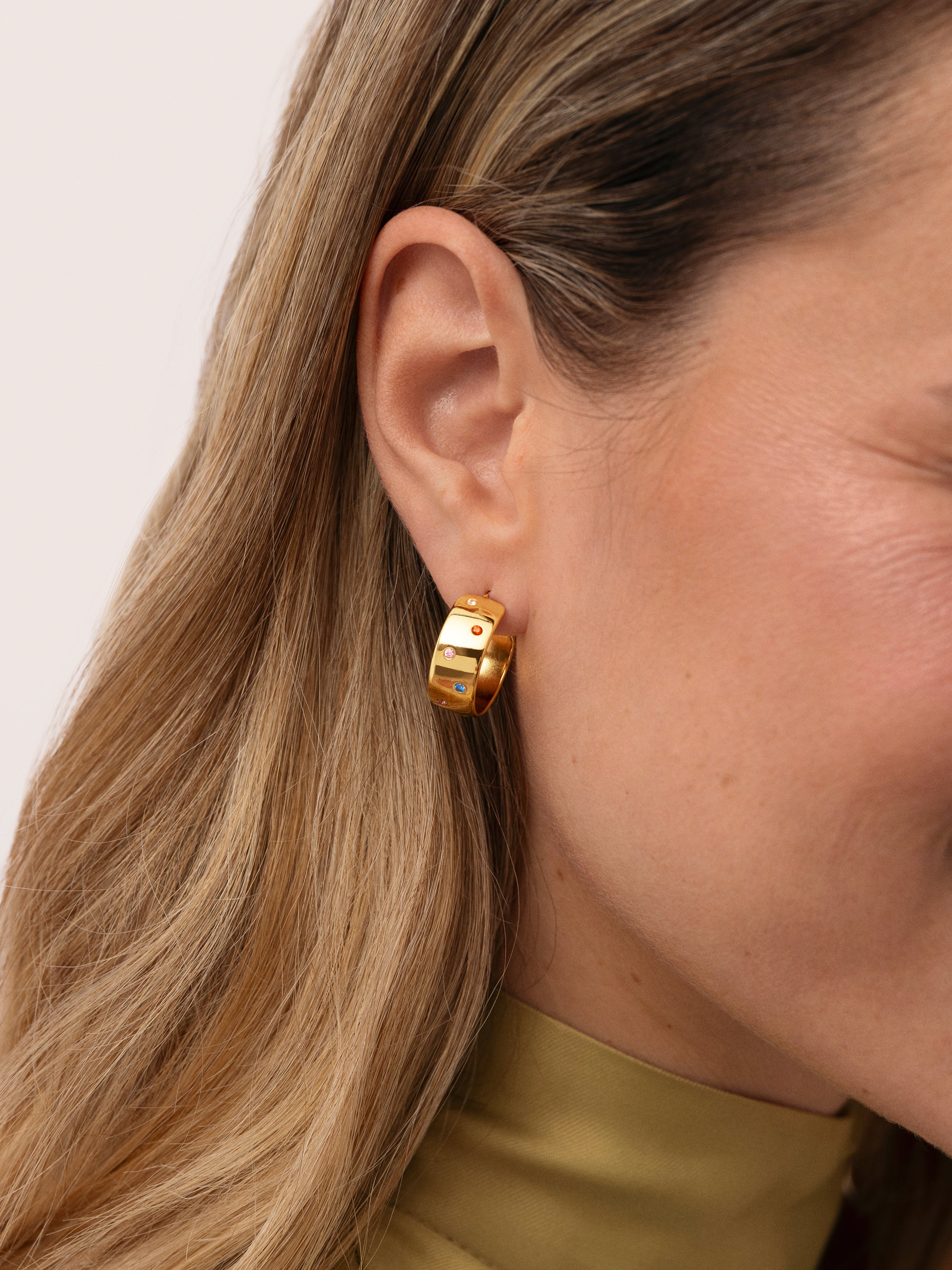 Boucles D’oreilles Créoles Curve Rainbow Acier Plaqué Or
