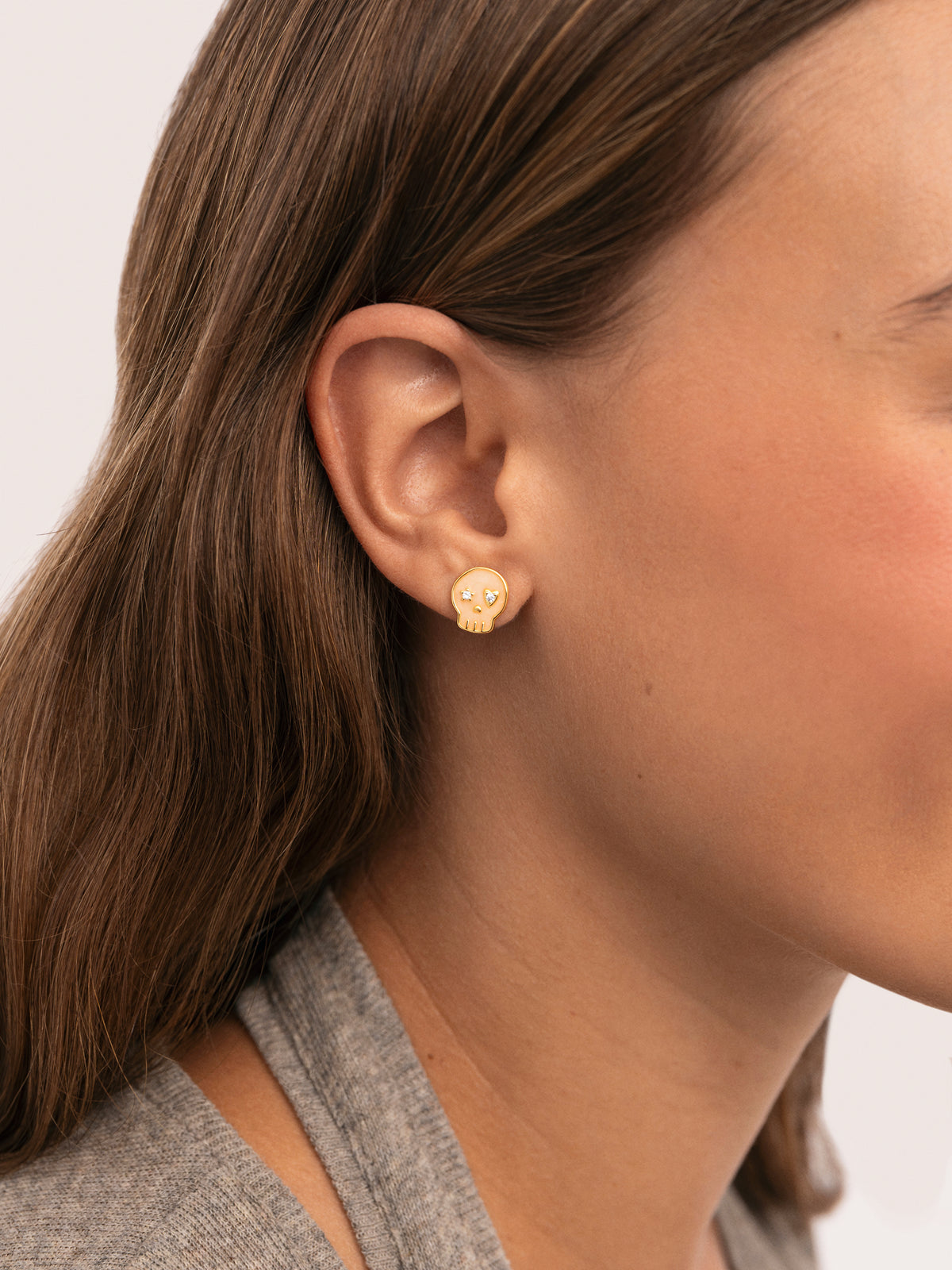 Pendientes Esqueleto Enamel Spark Baño Oro - puesto en modelo