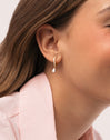 Victoria Gold-Plated Earrings - puesto en modelo
