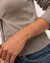 Armband Alma Cianiet verguld - puesto en modelo