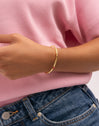 Brazalete Alma Rosé Baño Oro - puesto en modelo