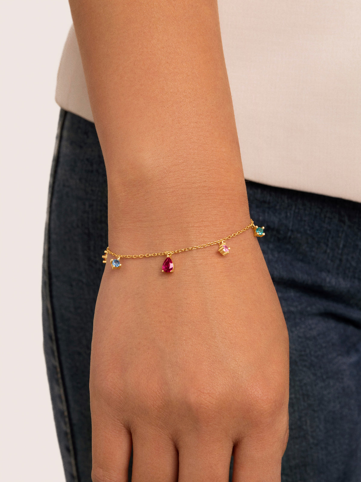 Bracelet Cascade Colors plaqué or - puesto en modelo