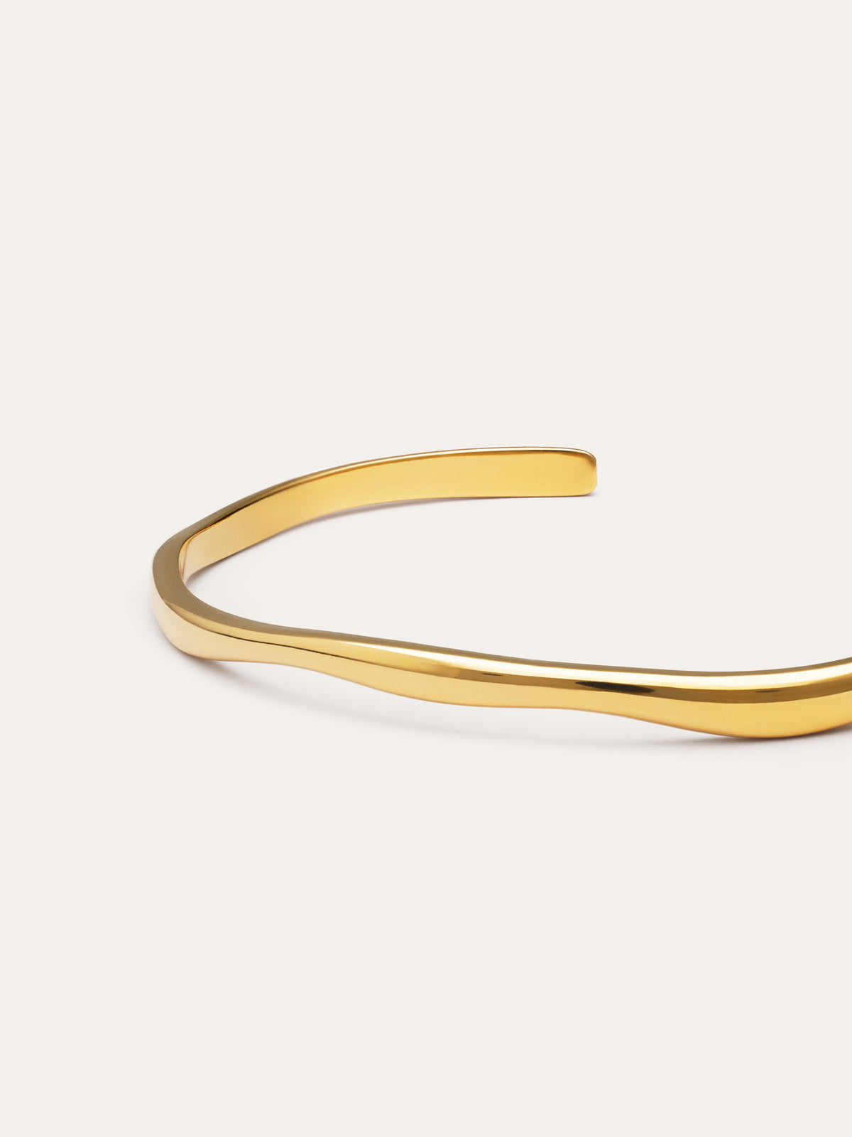 Imagen detalle de Dane Steel Gold-Plated Cuff Bracelet