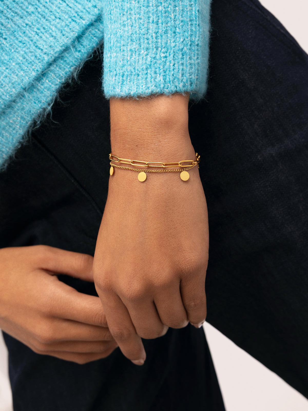 Armband Sienna Stahl vergoldet - puesto en modelo
