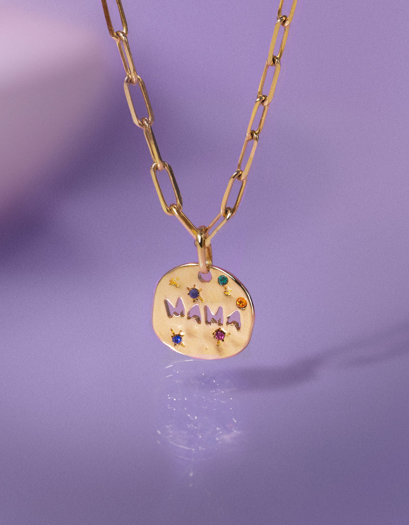 Mamá Charm, vergoldet