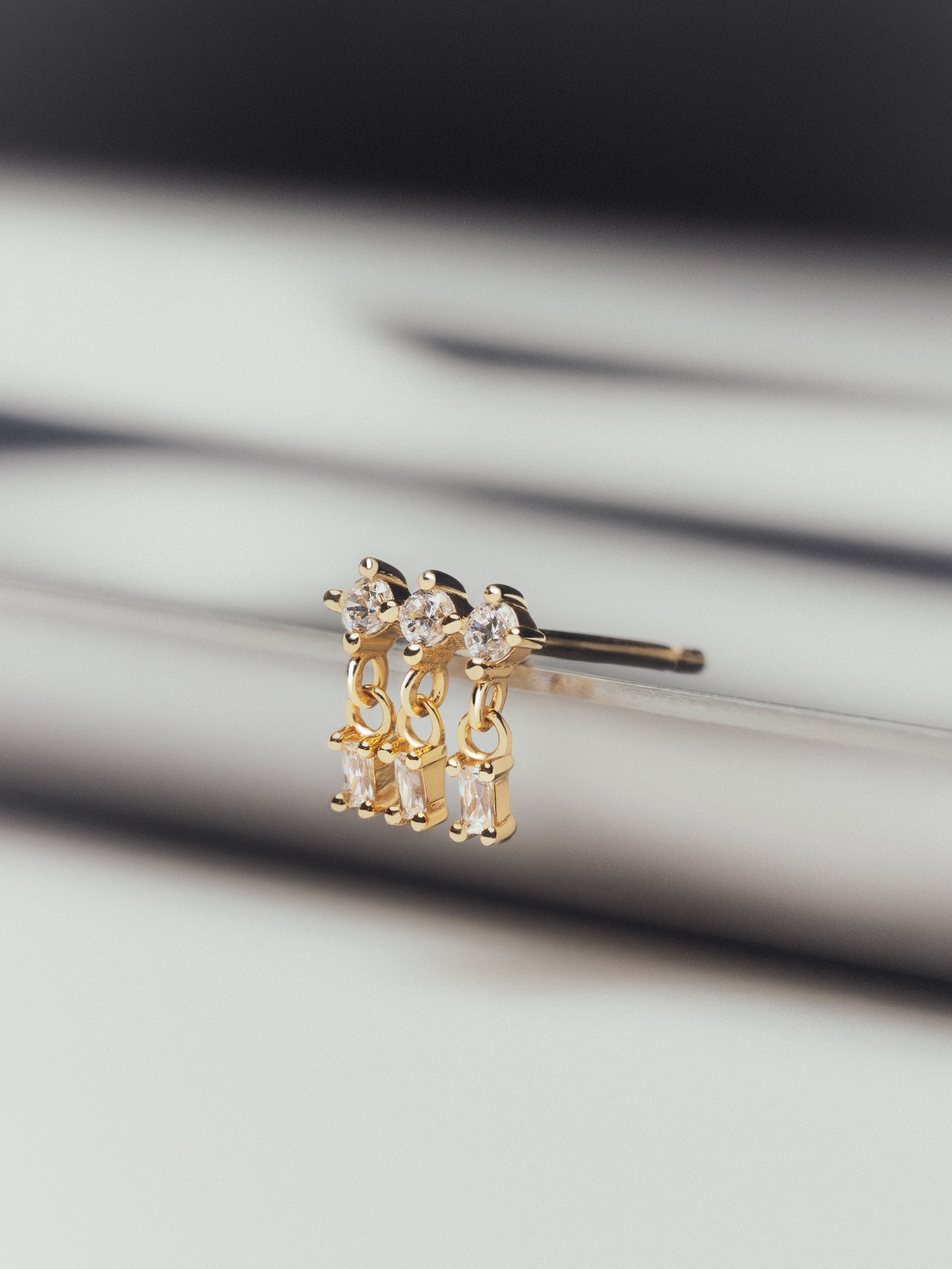 Spark Gold Single Earring 