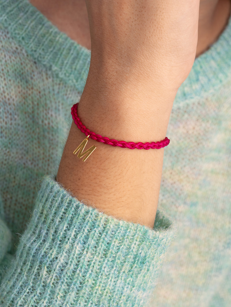 Fuchsia Letters Personalisiertes Armband, Silber, vergoldet